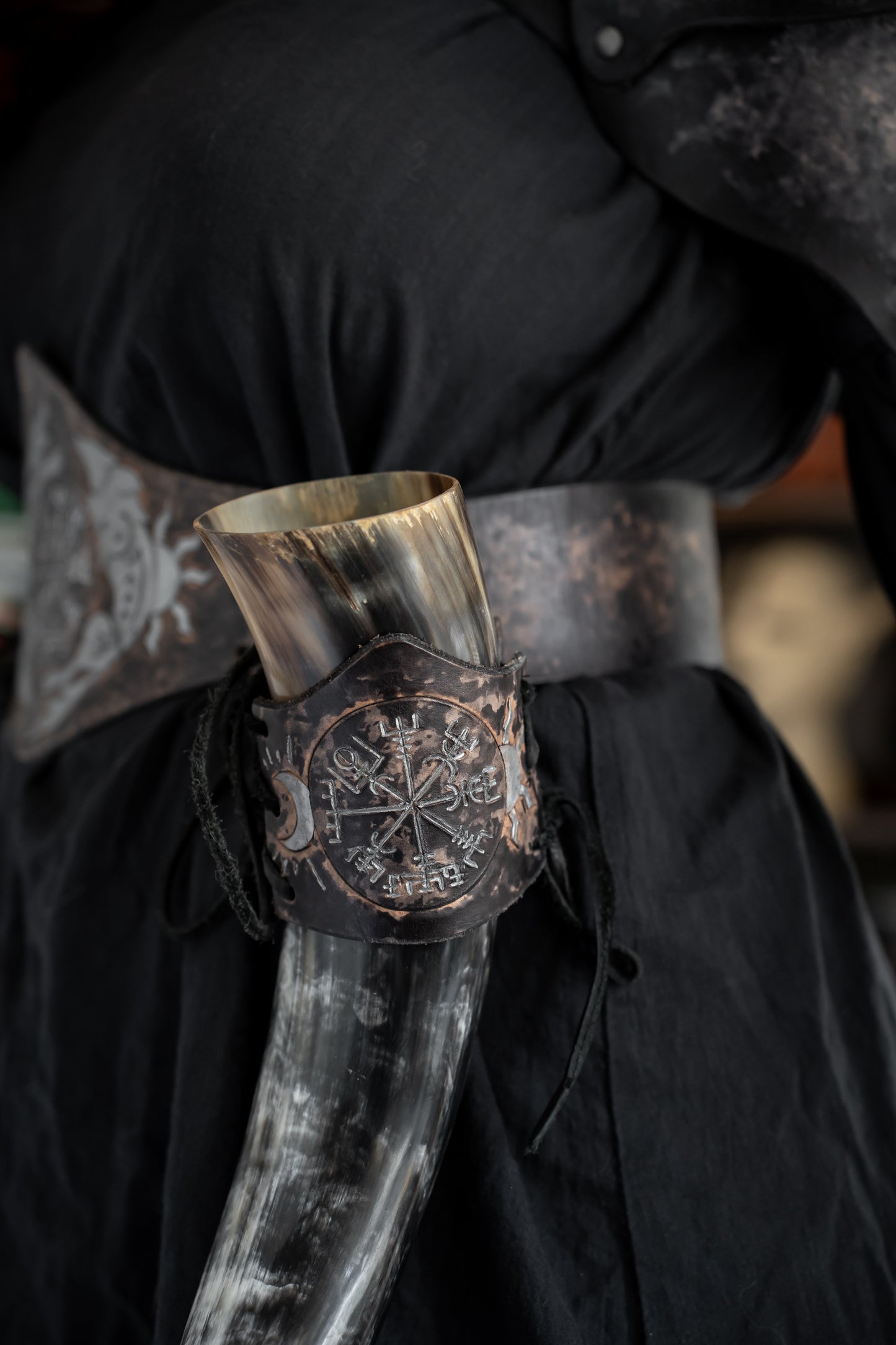 Skoll and Hati Spear Horn Frog / Holder