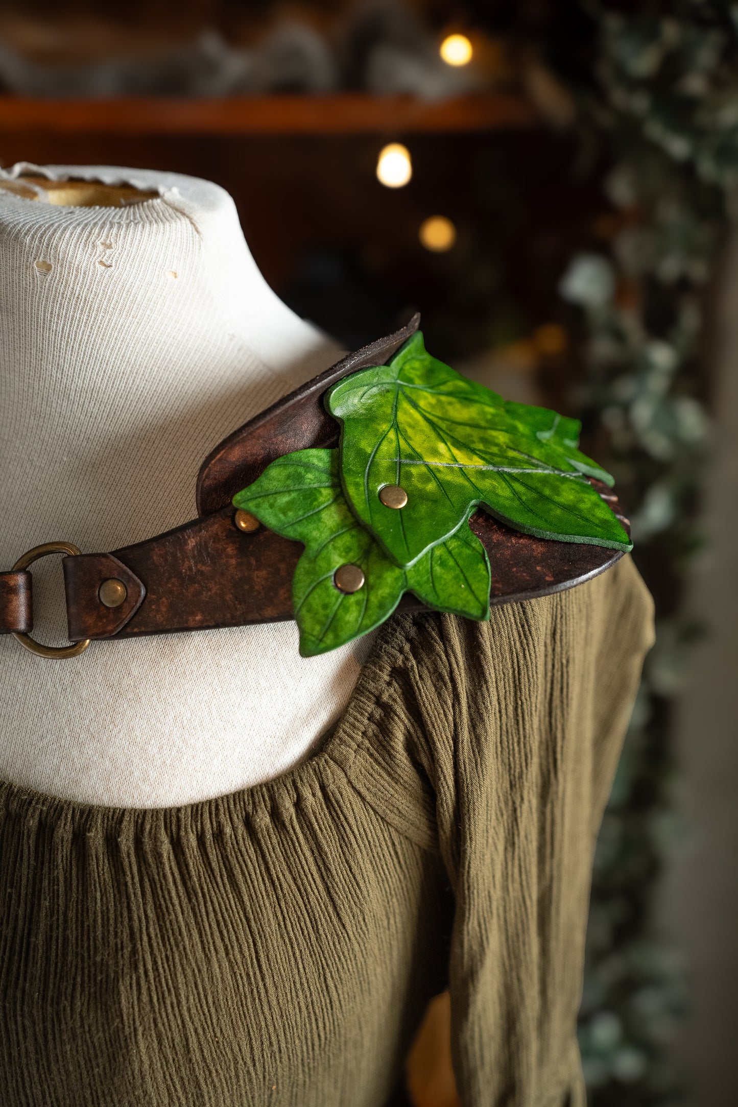 Ivy Leaf Epaulette Shoulder Armor