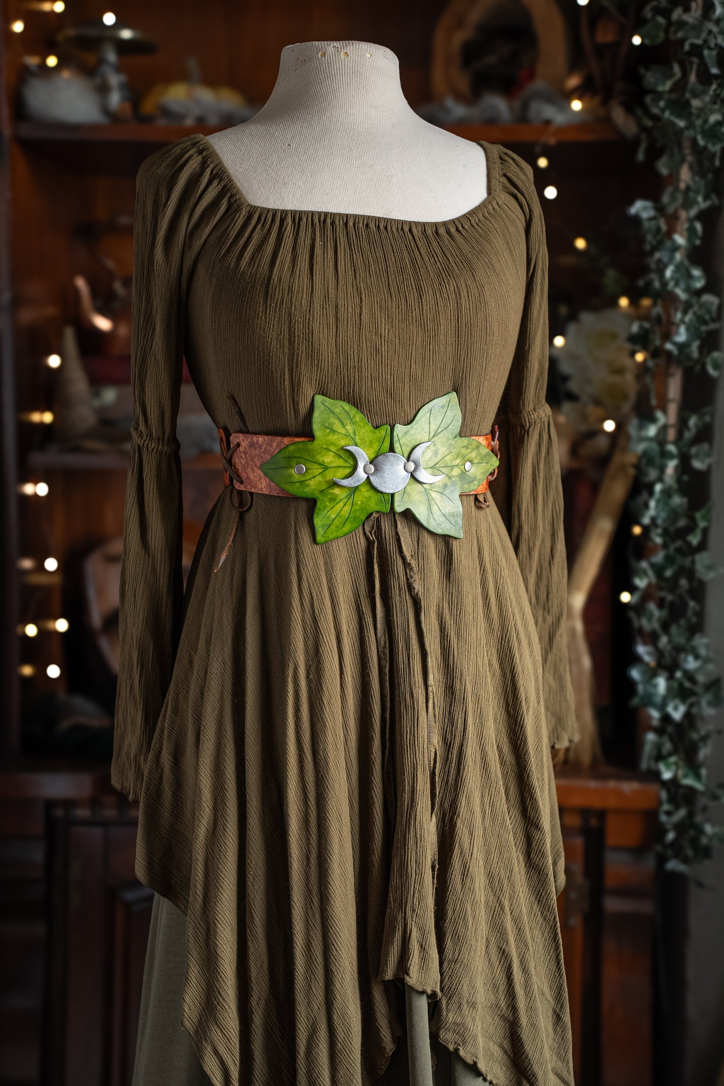 Lunar Leaf Cincher in Ivy