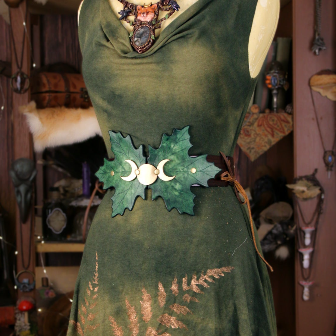Lunar Leaf Cincher in Maple
