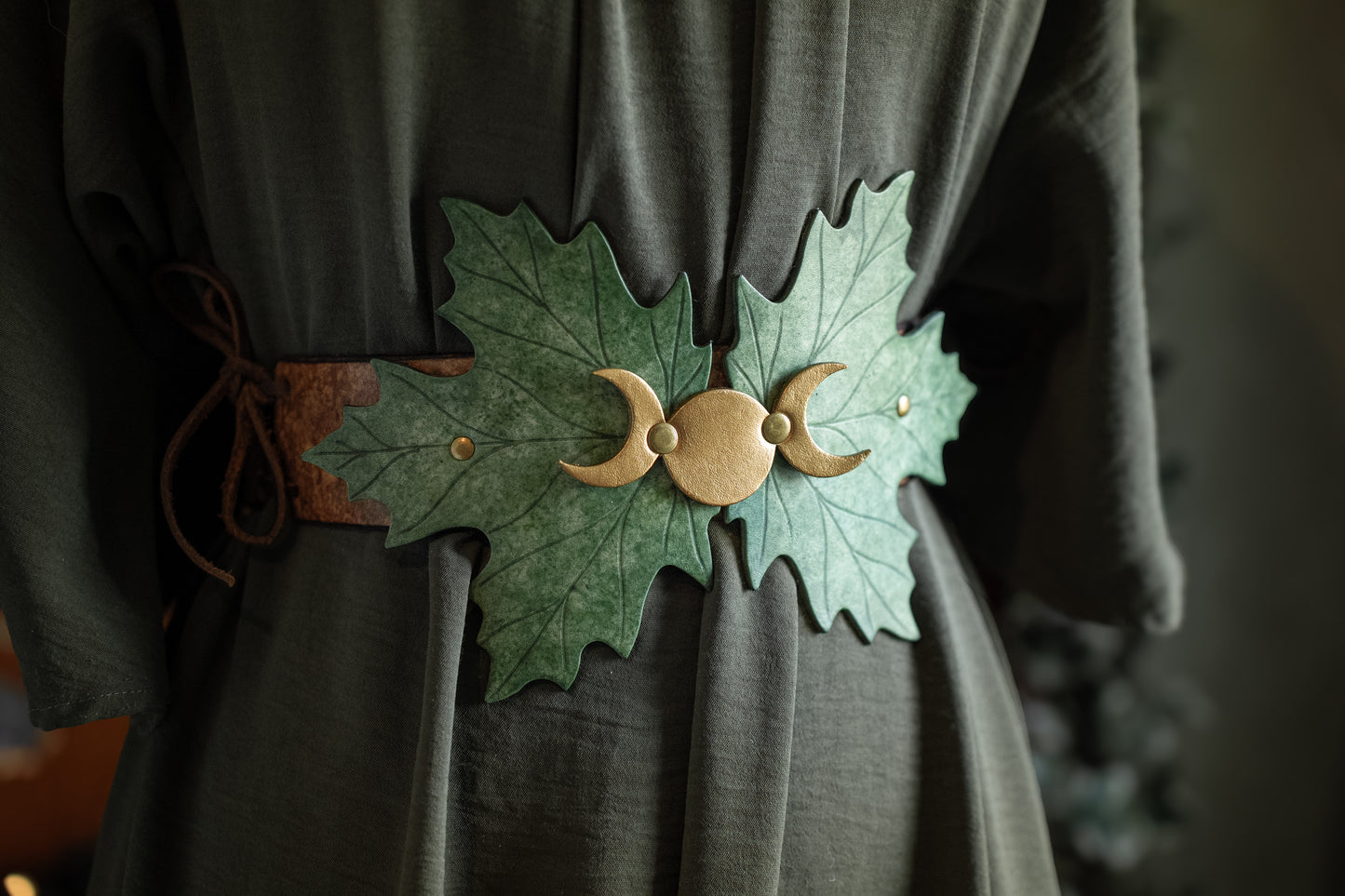 Lunar Leaf Cincher in Maple