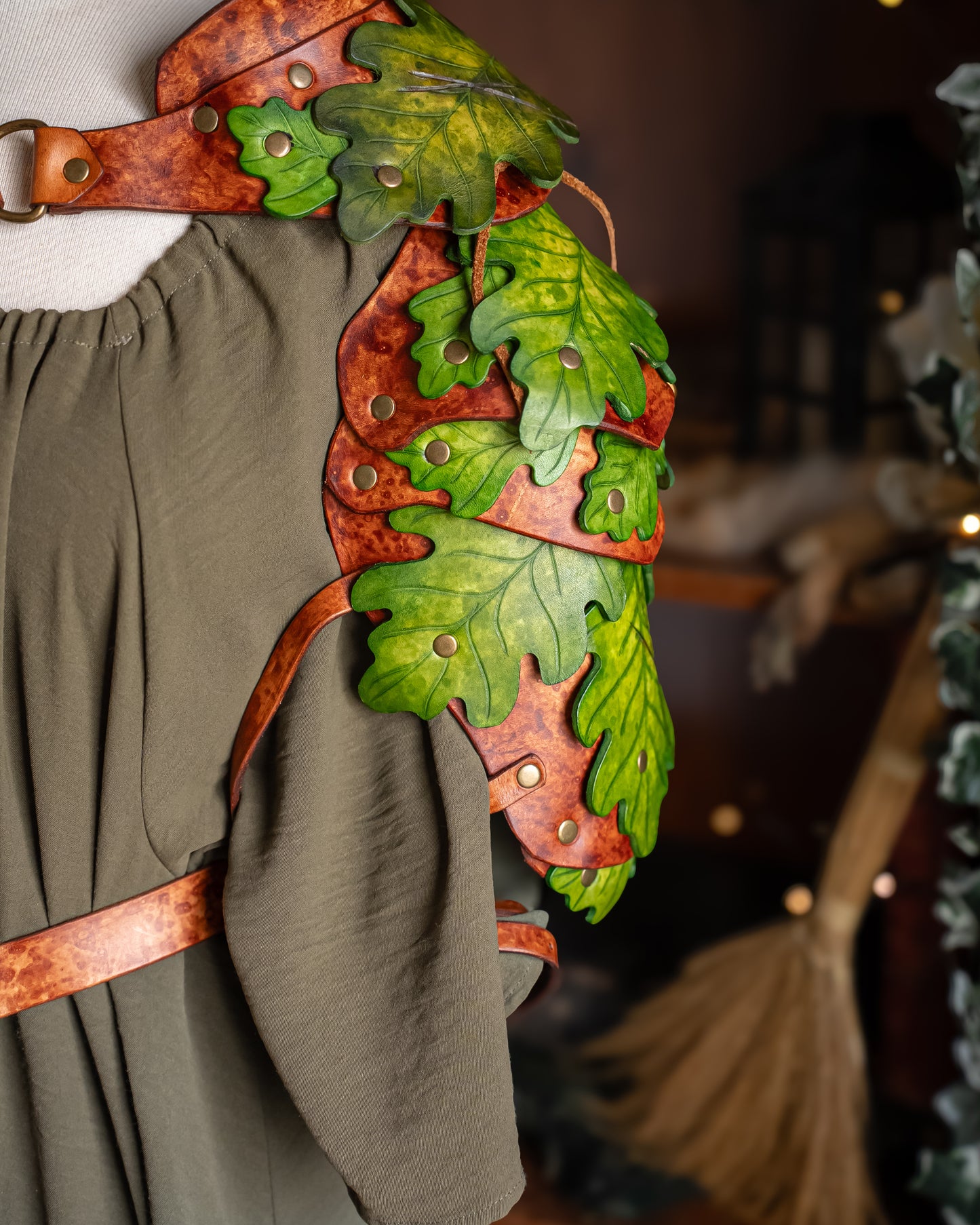 Oak Leaf Epaulette Shoulder Armor