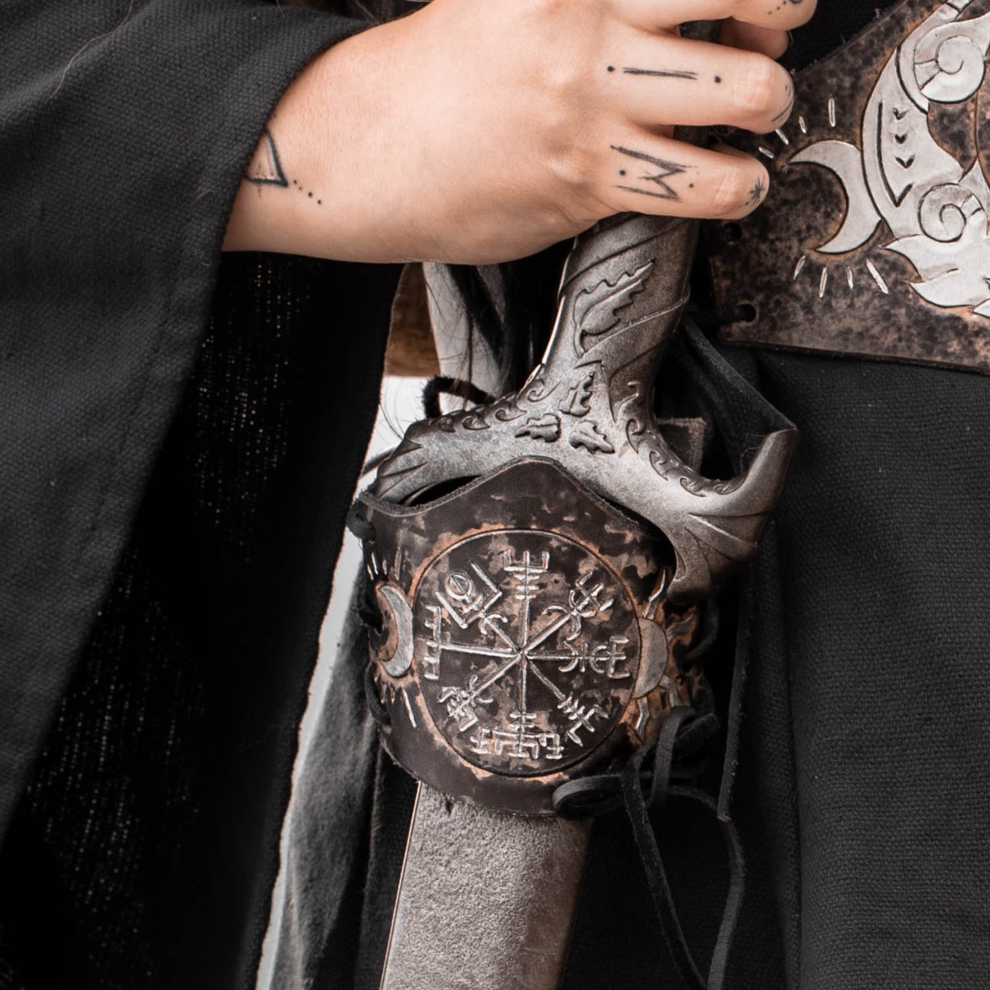 Skoll and Hati Spear Horn Frog / Holder
