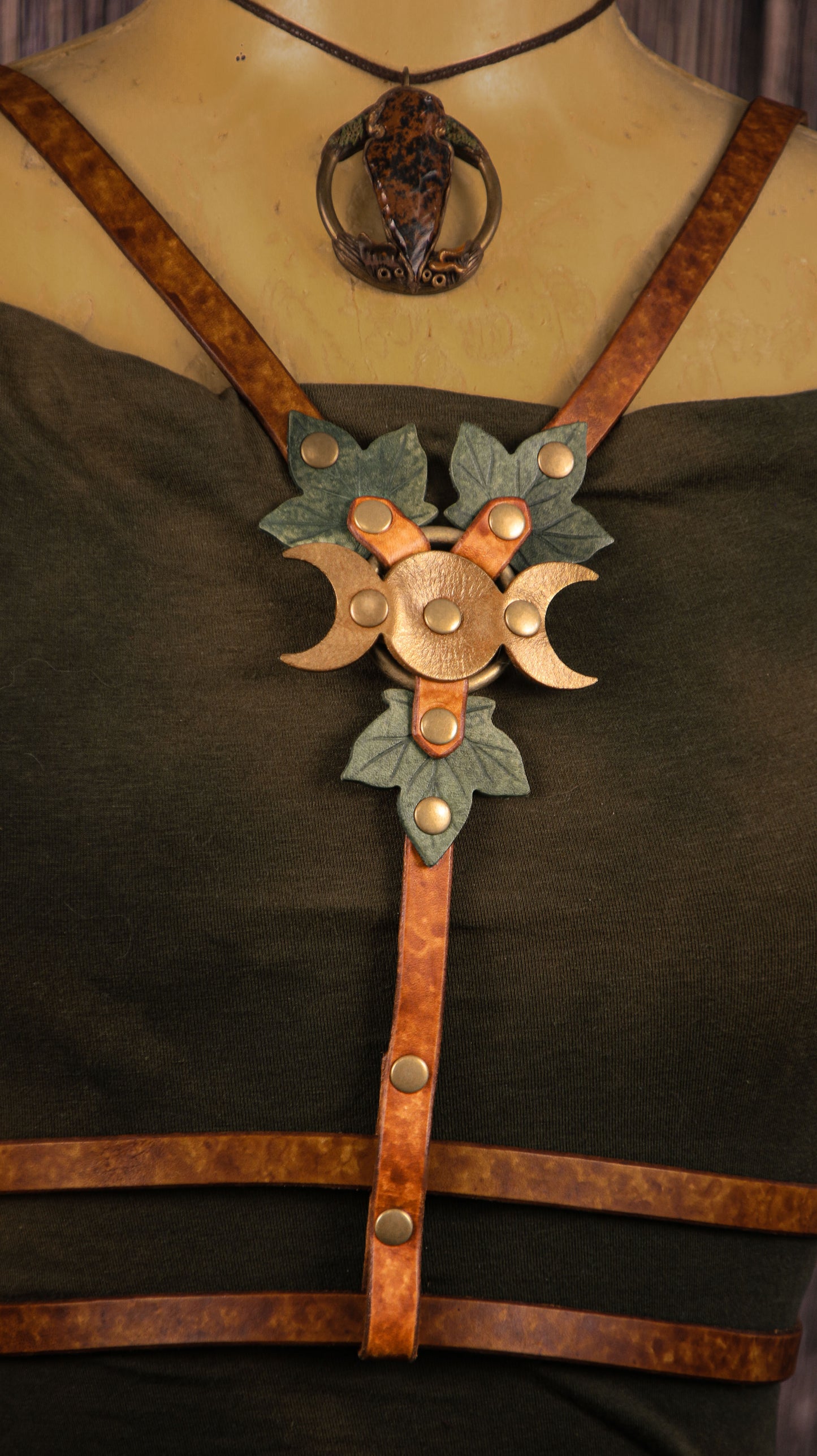 Basic Witch Harness in Ivy
