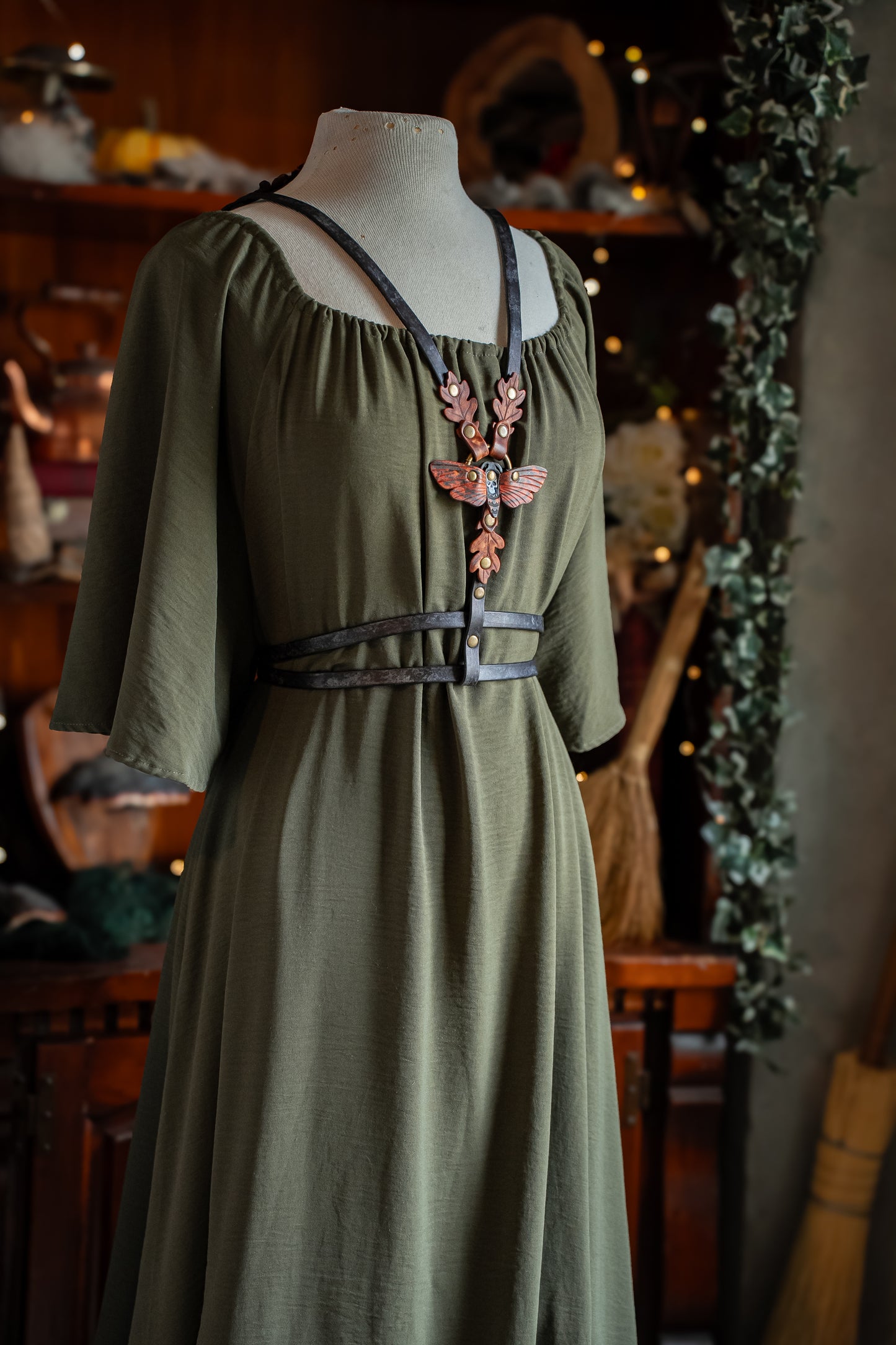 Basic Witch Harness in Oak