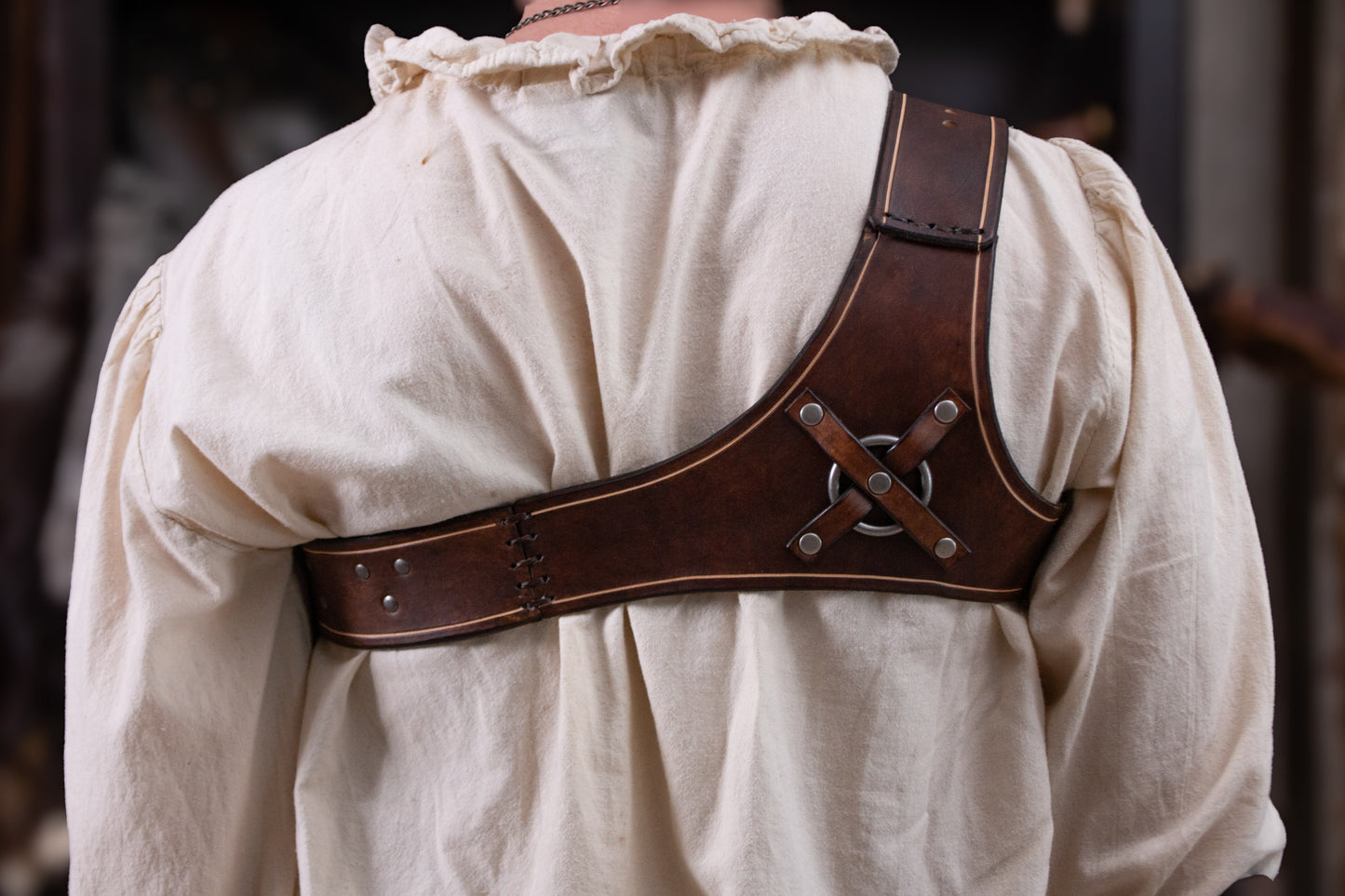 Wild Hunter Single Shoulder Clavicle Armor