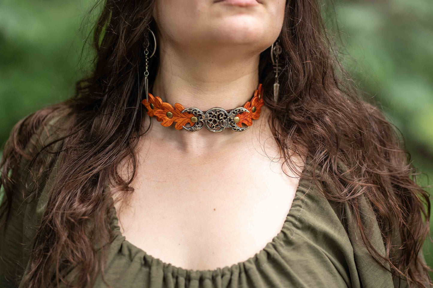 Basic Witch Collar in Oak