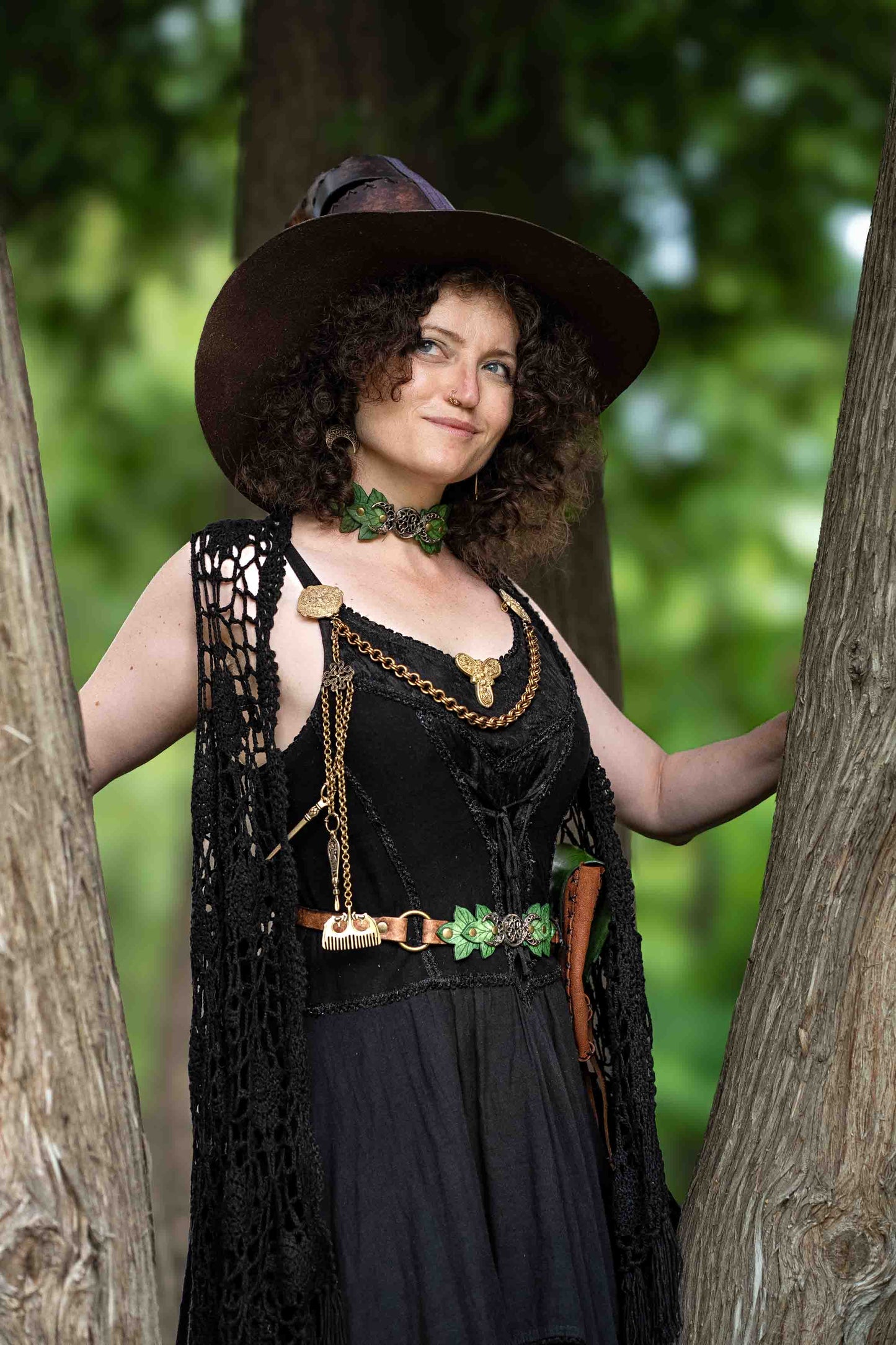 Basic Witch Collar in Ivy