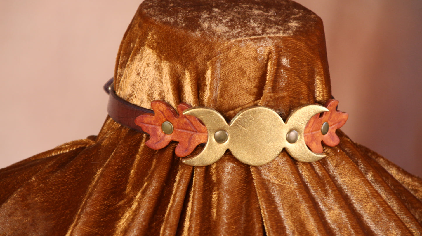 Basic Witch Collar in Oak