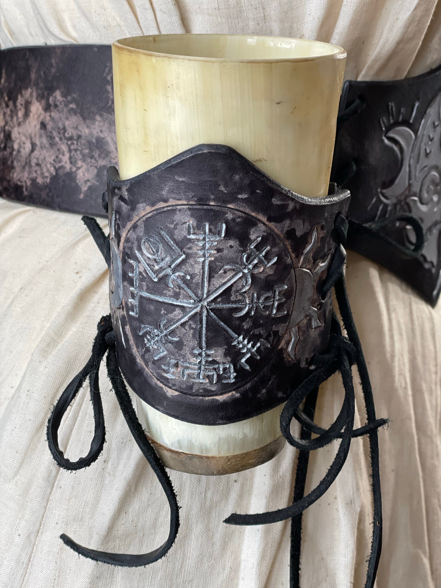 Skoll and Hati Spear Horn Frog / Holder