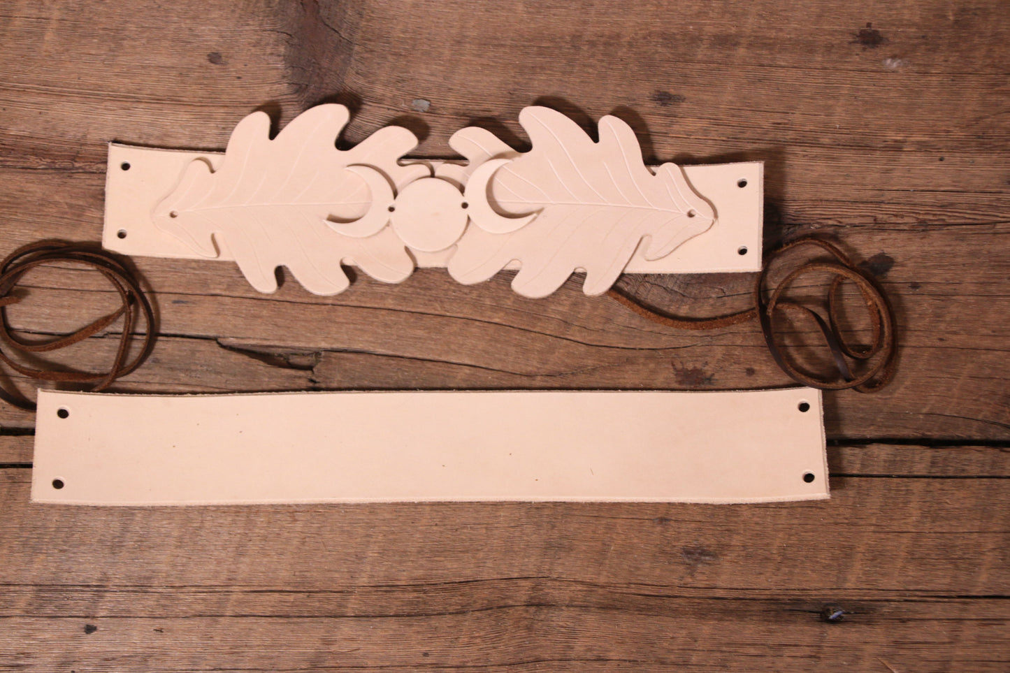 Lunar Leaf Cincher in Oak Kit