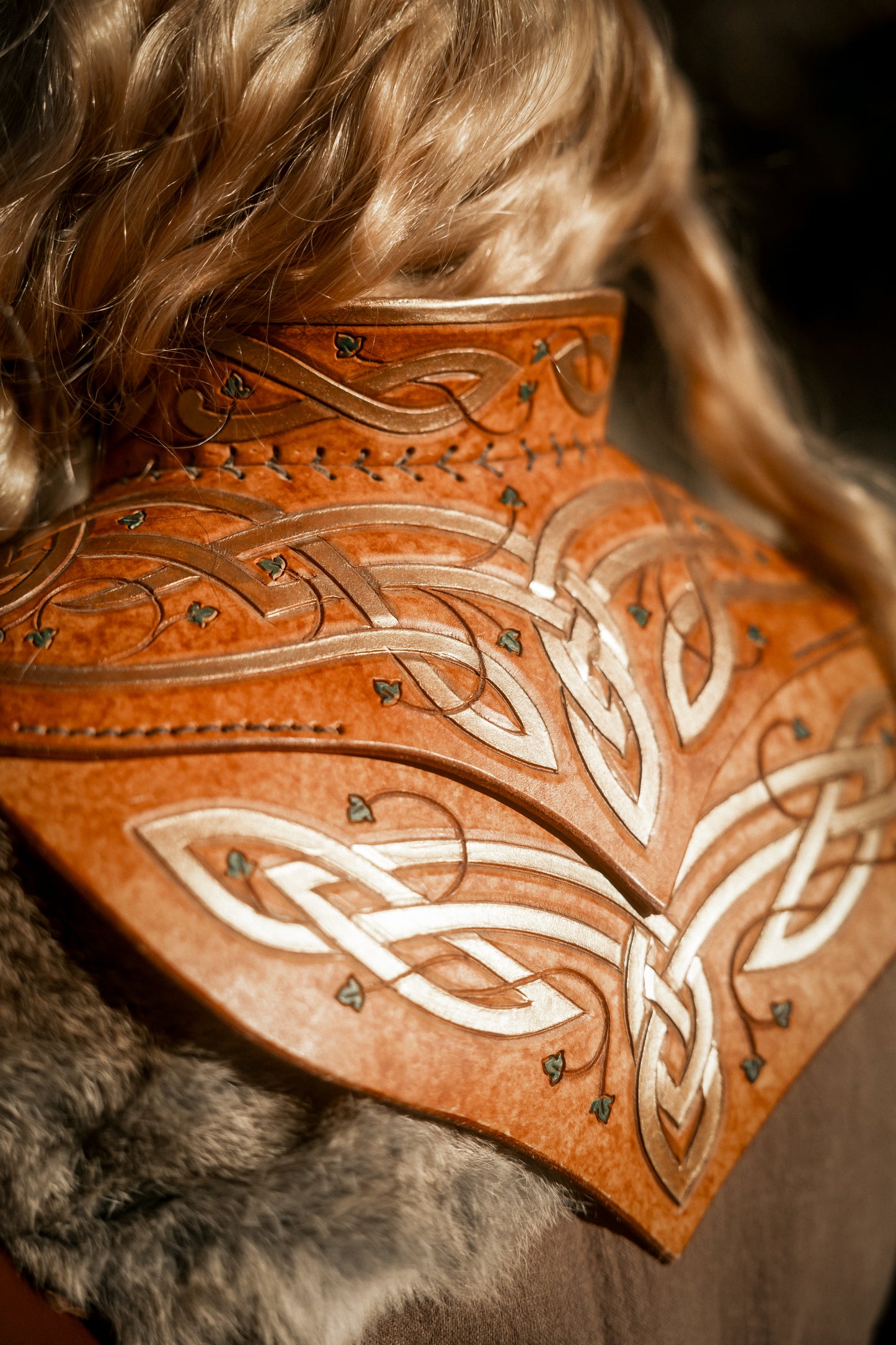 Elven High Collar Shoulder Armor