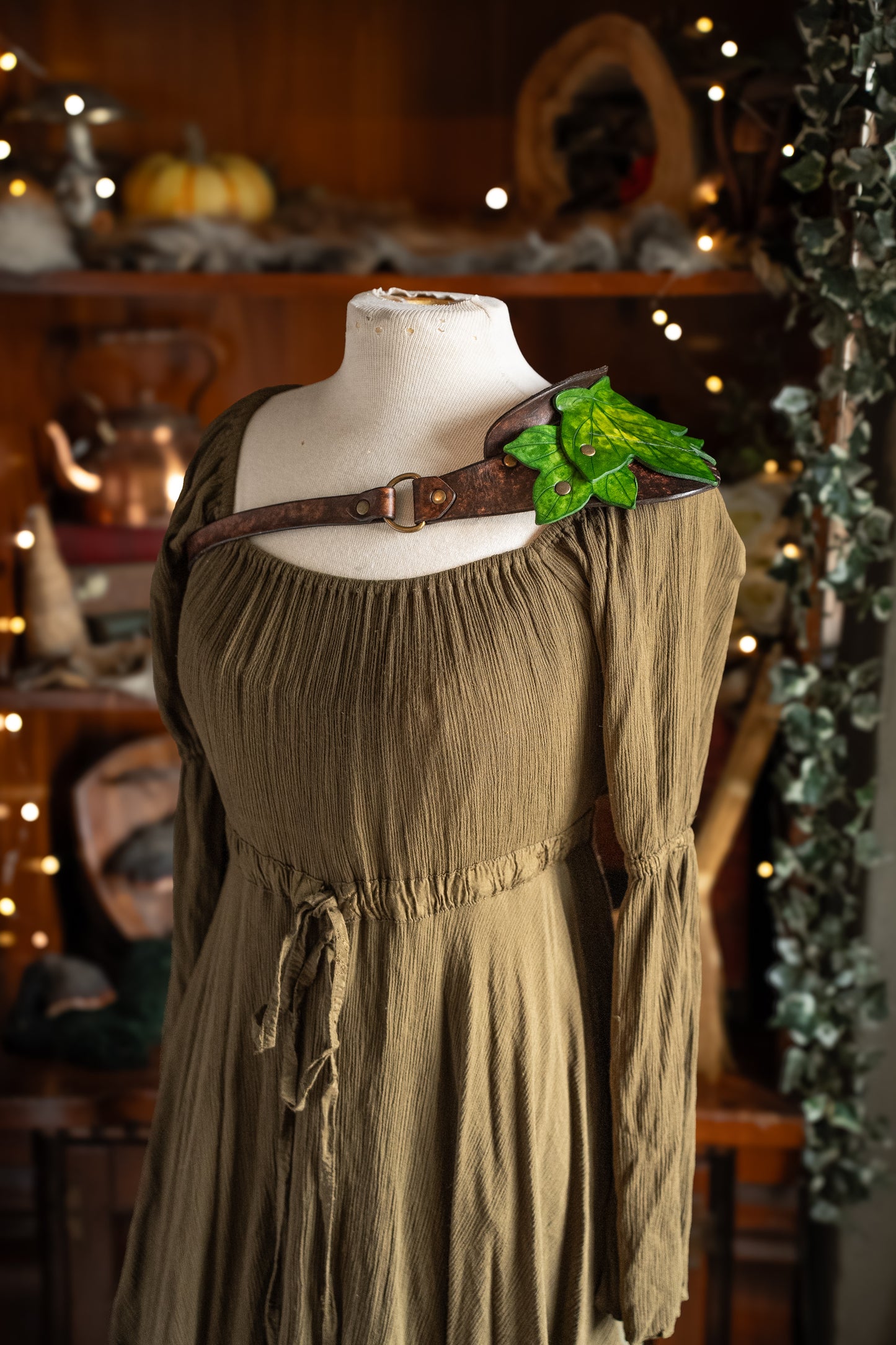Ivy Leaf Epaulette Shoulder Armor