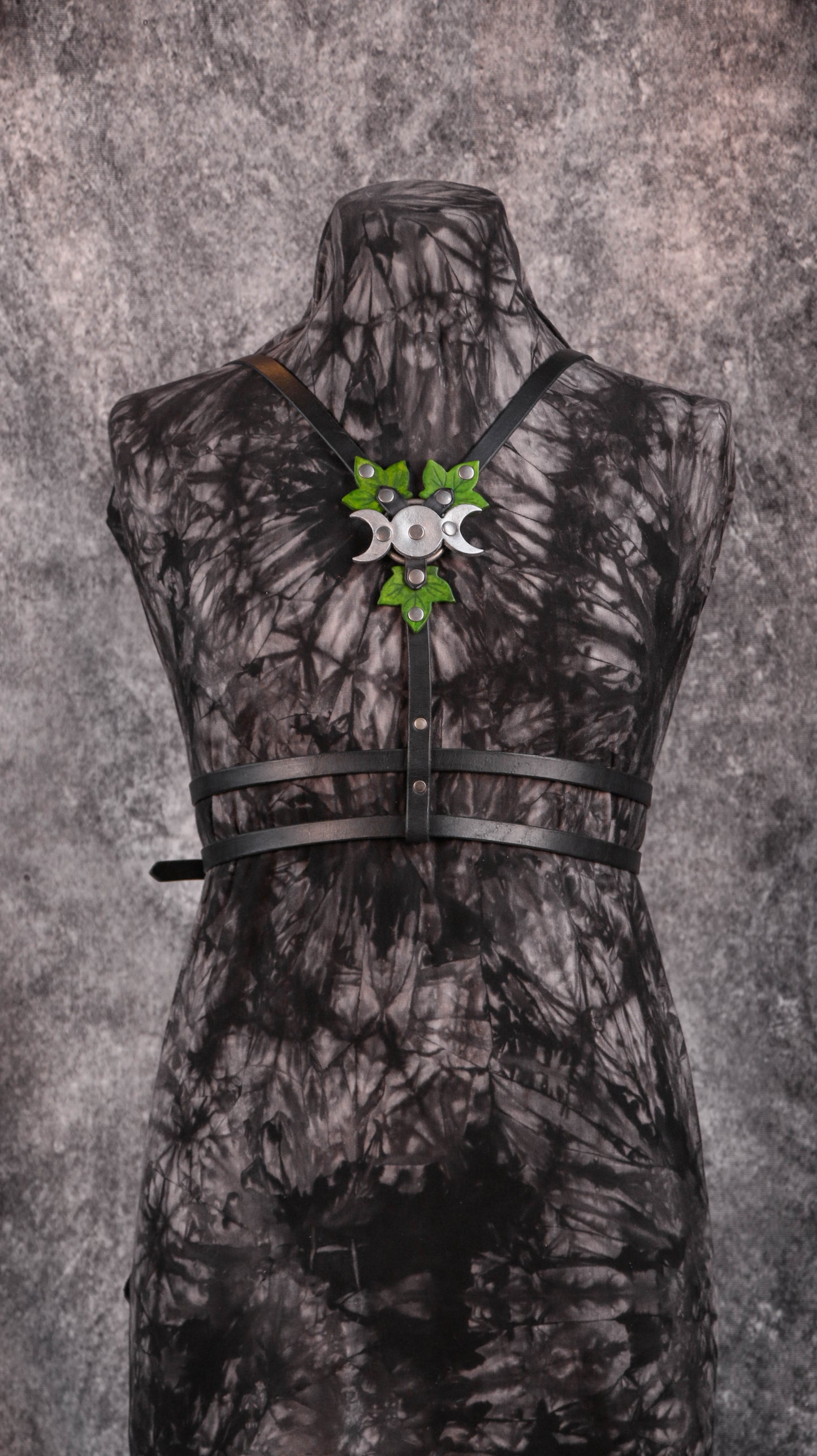 Basic Witch Harness in Ivy kit