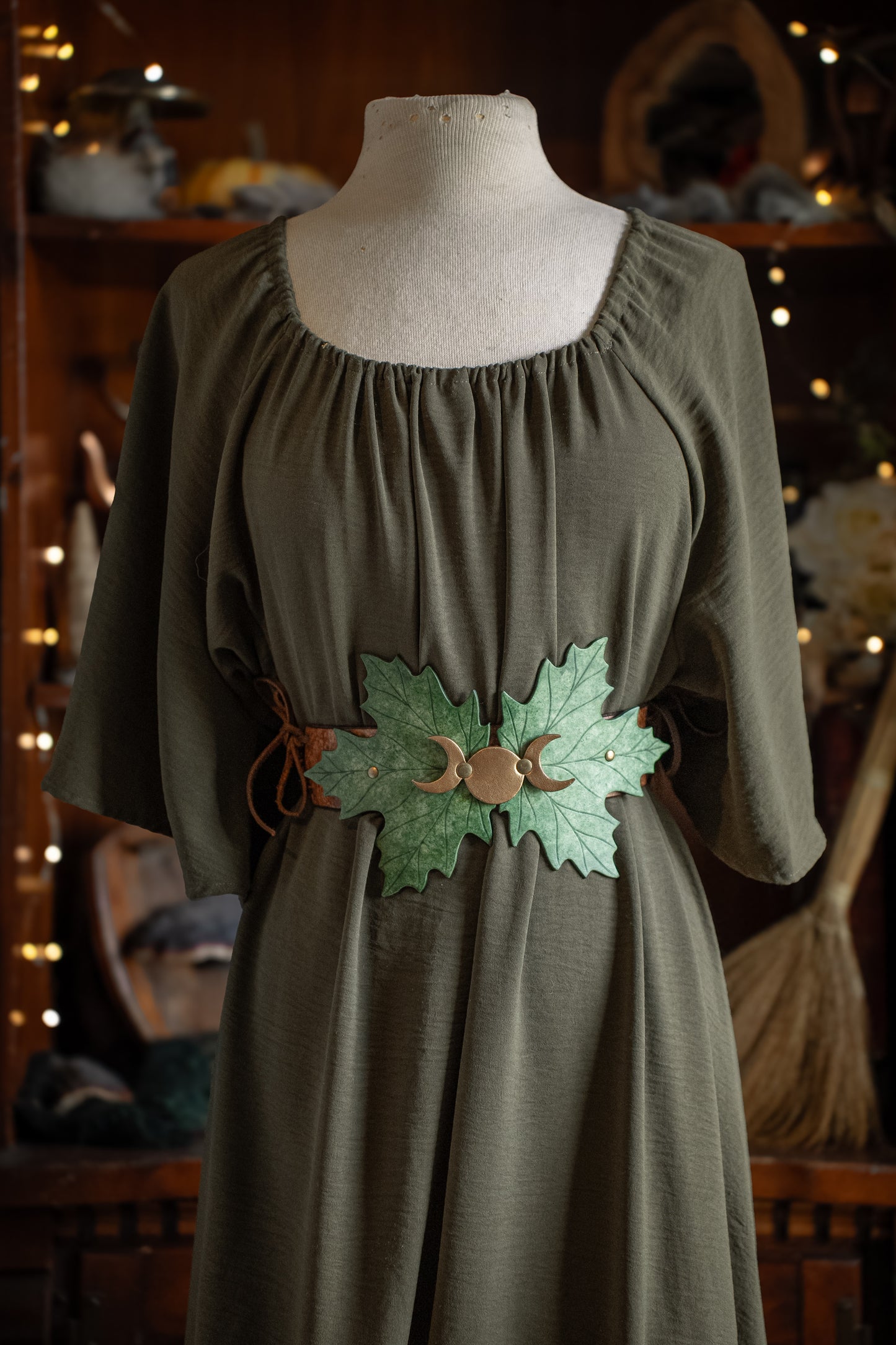 Lunar Leaf Cincher in Maple