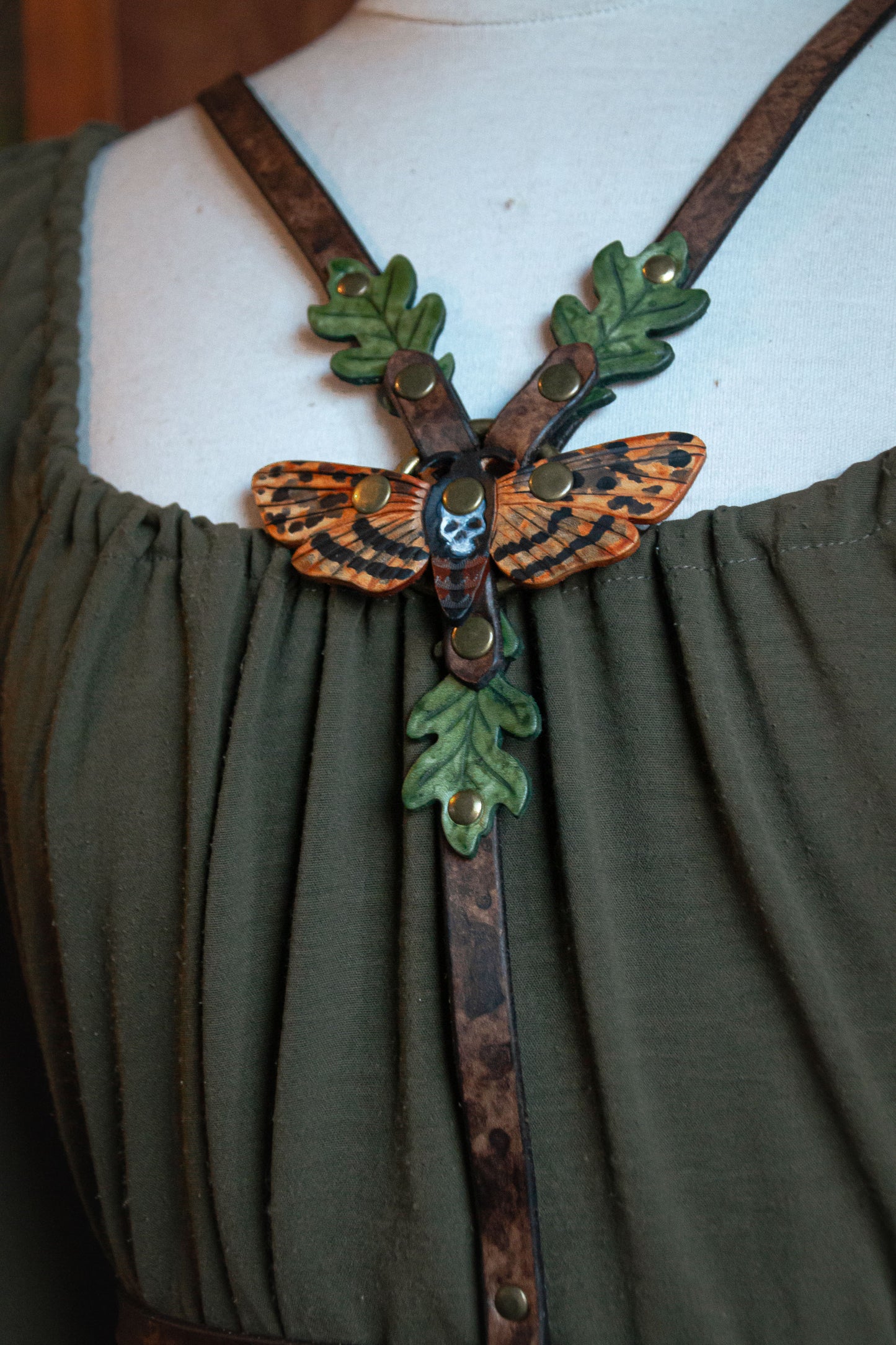 Basic Witch Harness in Oak