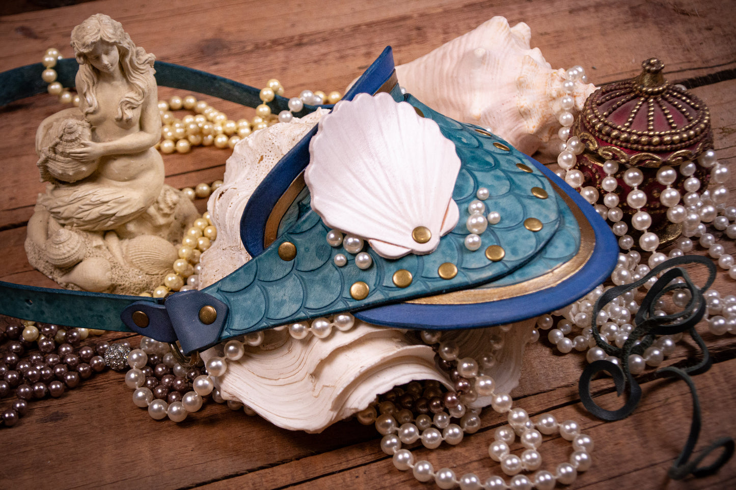 Siren Shell Epaulette