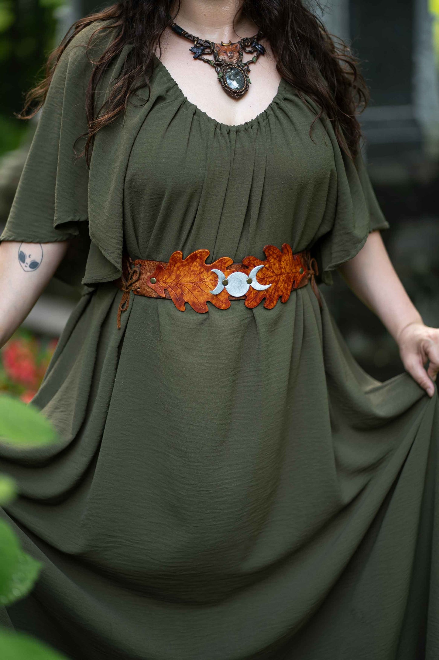 Lunar Leaf Cincher in Oak