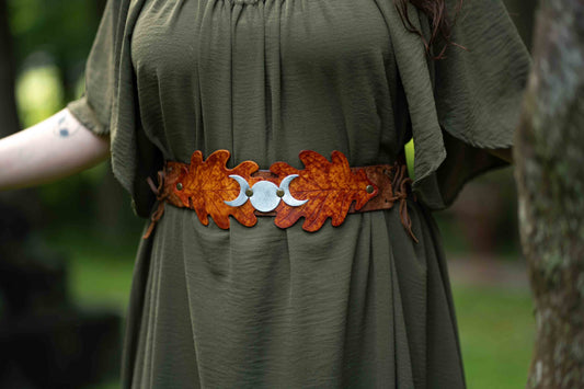 Lunar Leaf Cincher in Oak