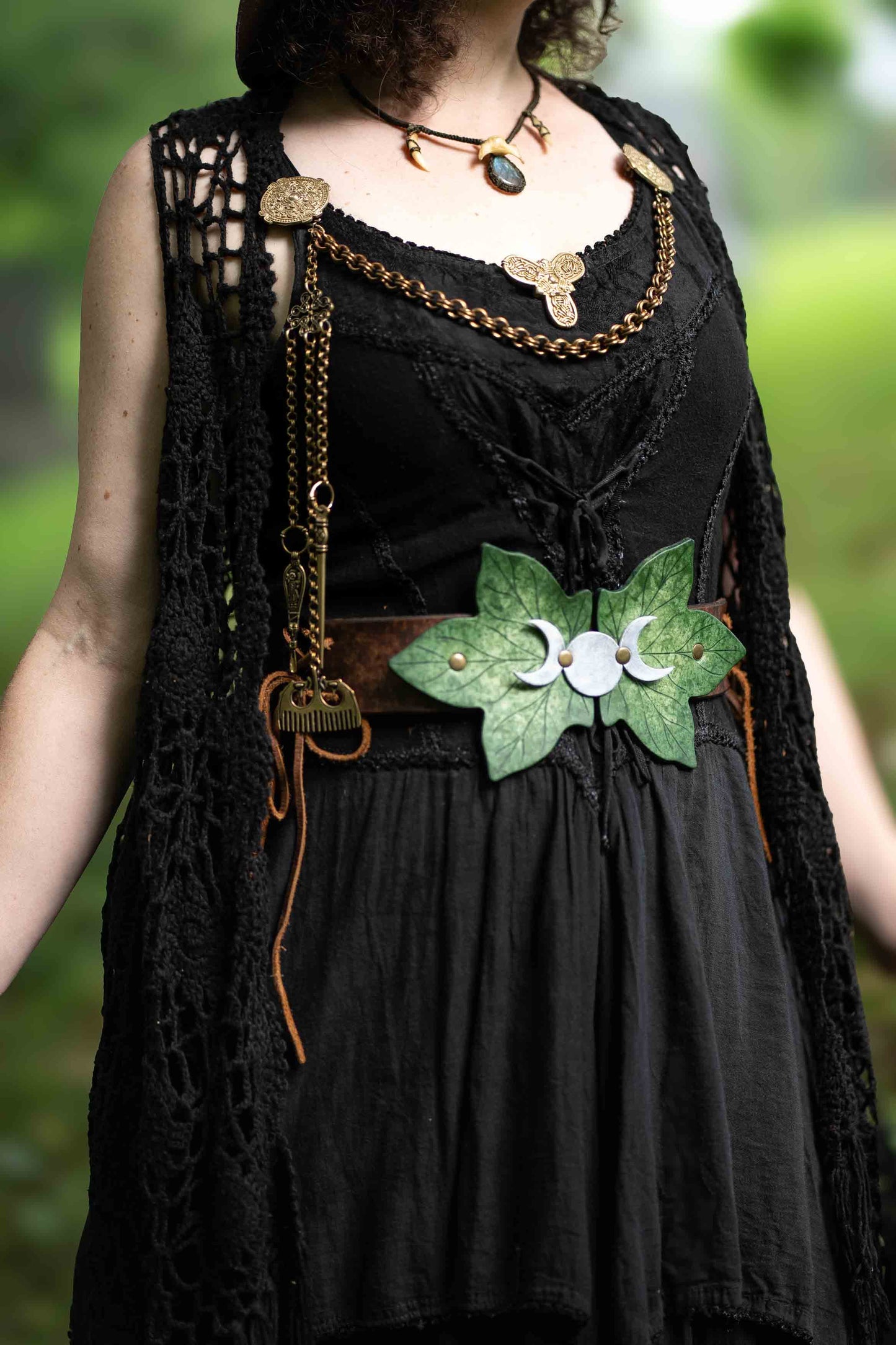 Lunar Leaf Cincher in Ivy