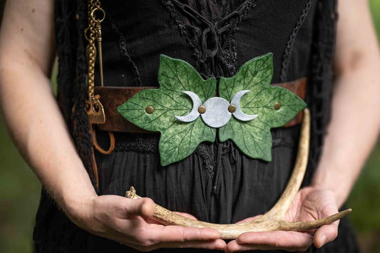 Lunar Leaf Cincher in Ivy