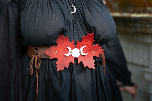 Lunar Leaf Cincher in Maple