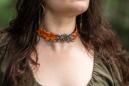Basic Witch Collar in Oak