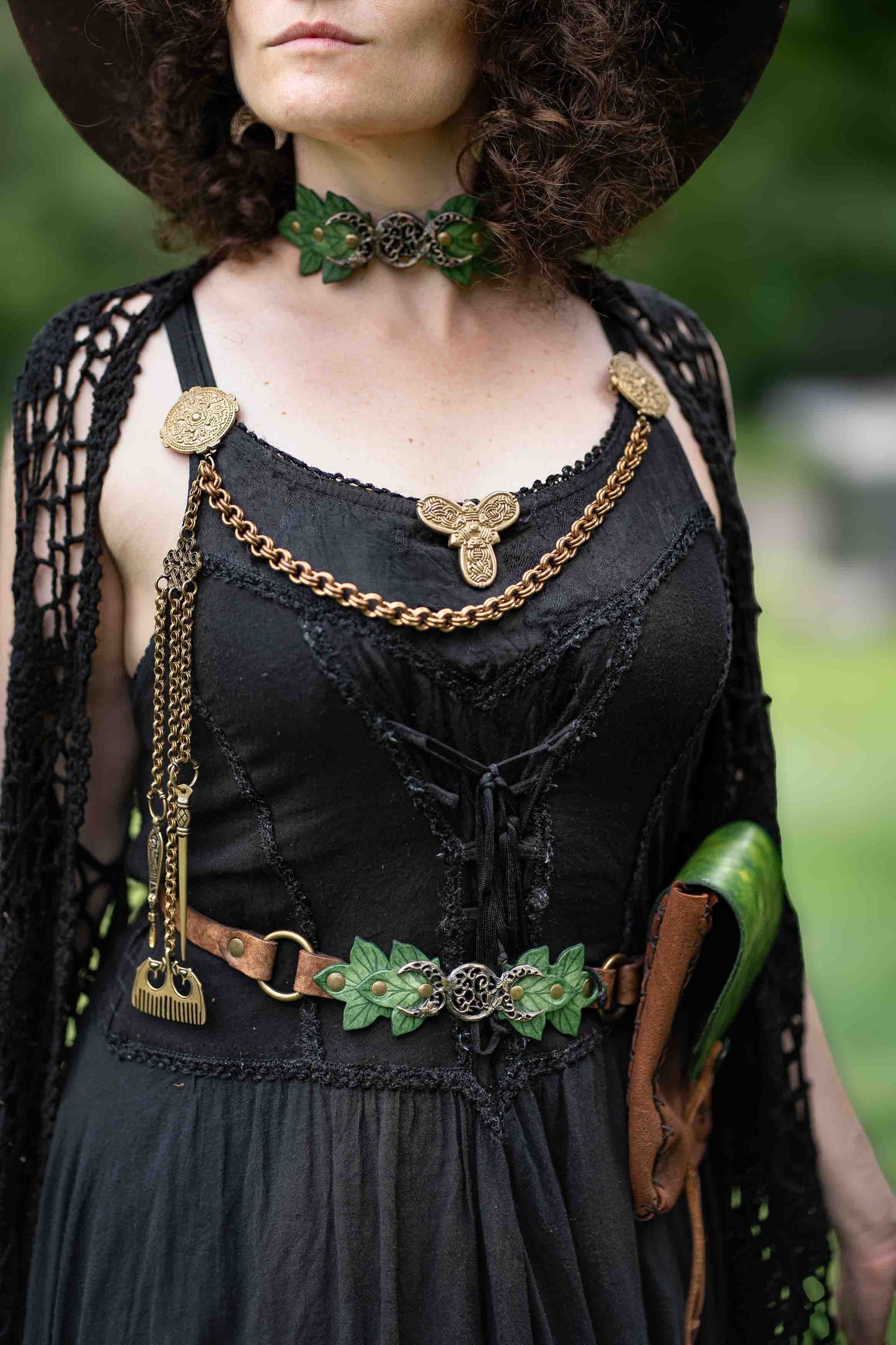 Basic Witch Collar in Ivy