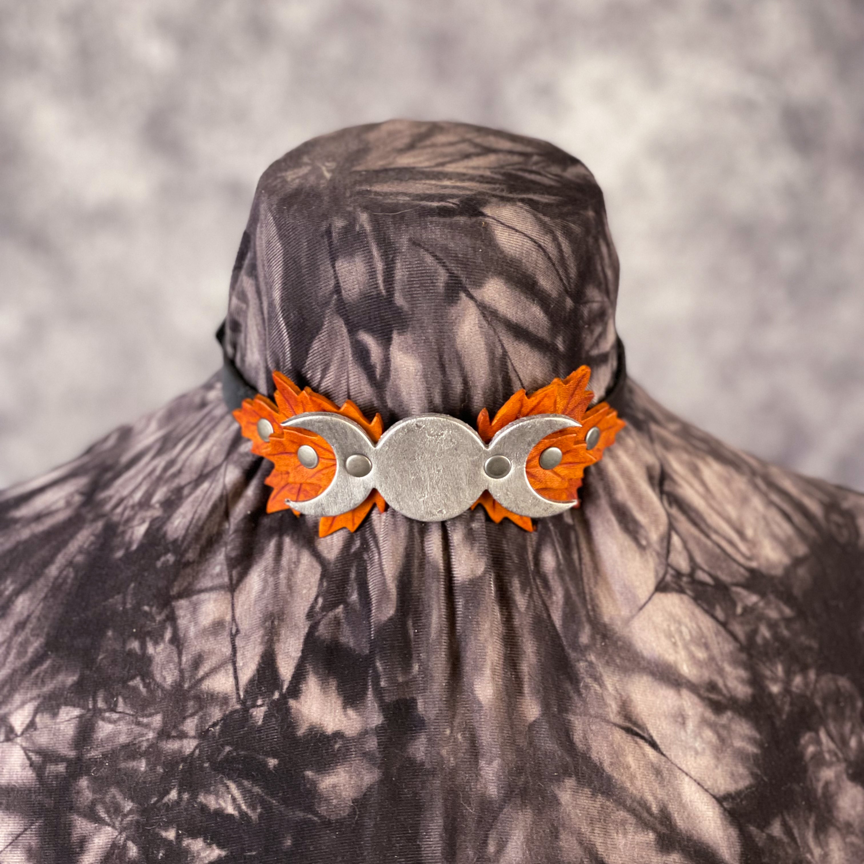 Basic Witch Collar in Maple – Foxes and Ravens