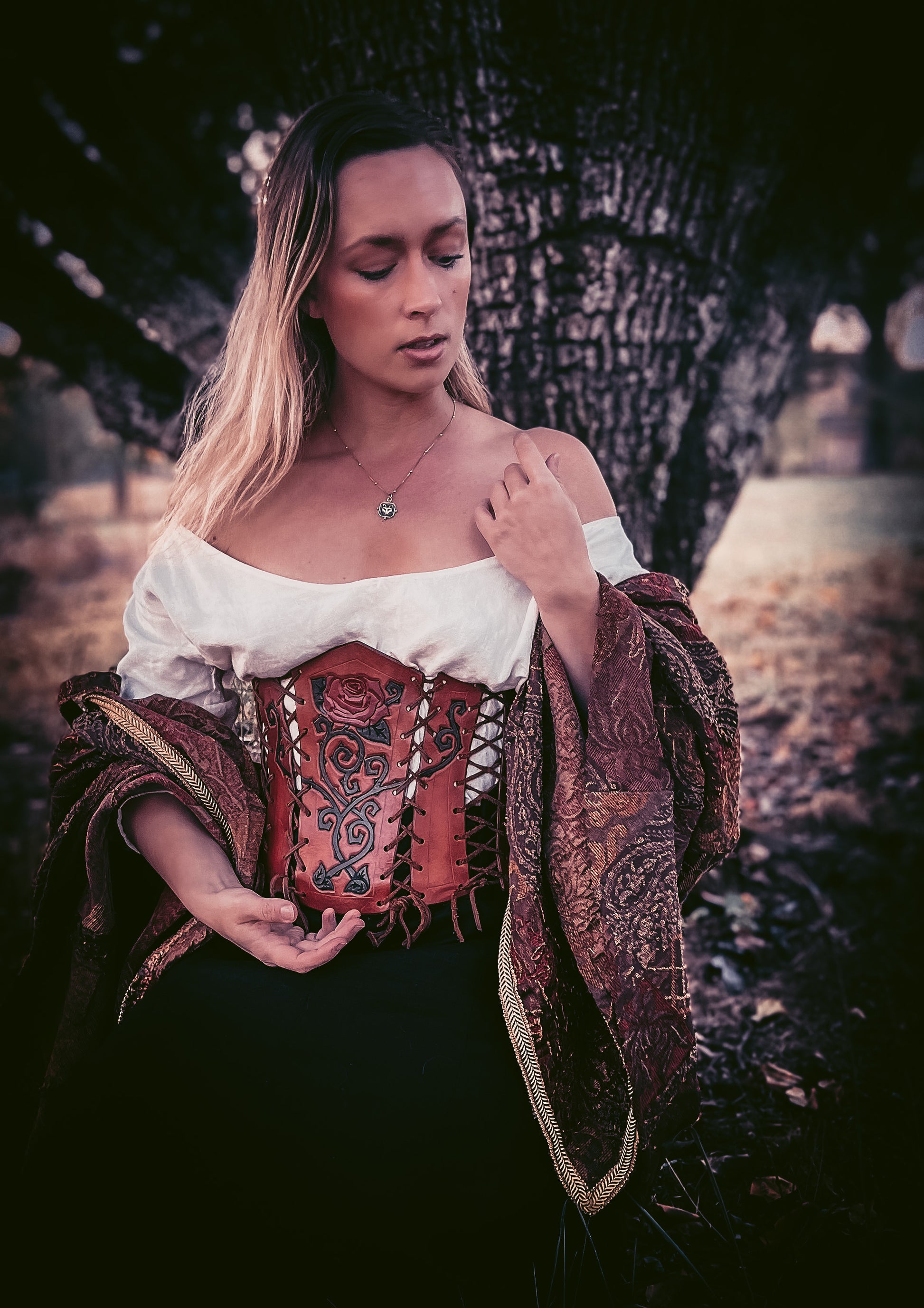 Briar Rose - Handmade Leather Corset for Fantasy Fans – Foxes and